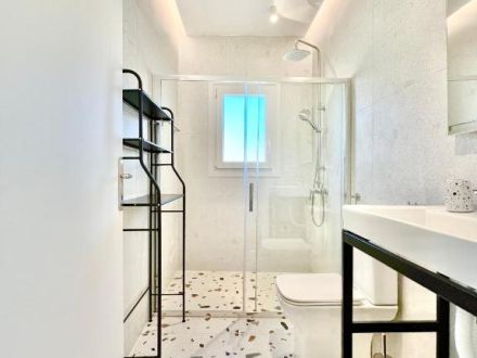 &Mu;&pi;ά&nu;&iota;&omicron; &mu;&epsilon; &pi;&lambda;&alpha;&kappa;ά&kappa;&iota; terrazzo